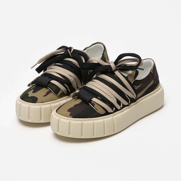PRIMURY • SNEAKERS